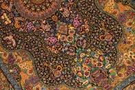 有名工房のジャムシディーセンターラグ、ペルシャ絨毯クムシルク60027