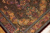 有名工房のジャムシディーセンターラグ、ペルシャ絨毯クムシルク60027