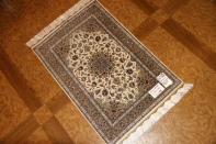 カシャーンシルク伝統的なペルシャ絨毯色彩57002