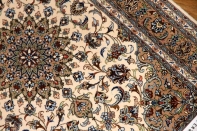 カシャーンシルク伝統的なペルシャ絨毯色彩57002