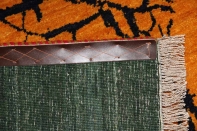 おしゃれ手織りペルシャギャッベソファー前のオレンジ色18105