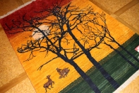 おしゃれ手織りペルシャギャッベソファー前のオレンジ色18105