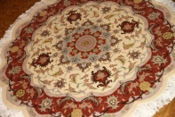 丸い手織りペルシャ絨毯タブリーズ産地メダリオン22203