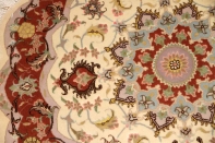 丸い手織りペルシャ絨毯タブリーズ産地メダリオン22203