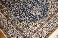 ブルーカーペットのナイン産地ハンドメイドペルシャ絨毯3276