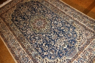 ブルーカーペットのナイン産地ハンドメイドペルシャ絨毯3276