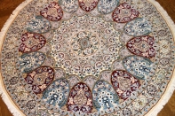 ペルシャ手織り絨毯のナイン丸い形ウールとシルク188459