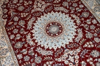 手織りイラン製リビングラグ、ペルシャ絨毯ナイン赤色21151