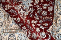 手織りイラン製リビングラグ、ペルシャ絨毯ナイン赤色21151