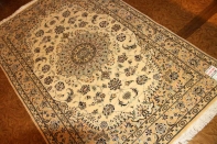 ペルシャ絨毯ナイン、手織りセンターラグベージュ46129