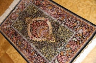 逸品のペルシャ絨毯シルクの玄関マットサイズ56034