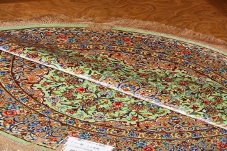 ペルシャ絨毯の丸、シルク手織りクム産地2456261