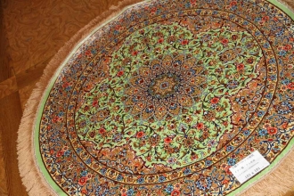 ペルシャ絨毯の丸、シルク手織りクム産地2456261