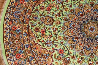 ペルシャ絨毯の丸、シルク手織りクム産地2456261