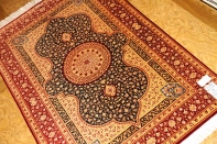 激安ペルシャ絨毯、センターラグシルク手織りクム産地43004