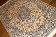 ペルシャ絨毯ナイン産地シルク＆ウールソファー前200x150、手織りラグ 