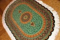 楕円形シルク手織りペルシャ絨毯、とても綺麗なグリーン色440160