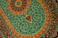 楕円形シルク手織りペルシャ絨毯、とても綺麗なグリーン色440160