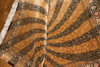 ペルシャ絨毯シルク珍しいデザインと色合い248427