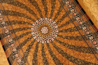 ペルシャ絨毯シルク珍しいデザインと色合い248427