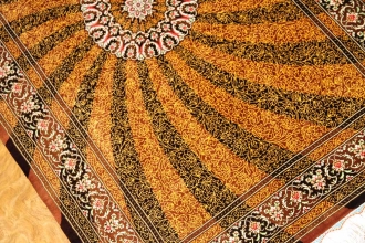 ペルシャ絨毯シルク珍しいデザインと色合い248427