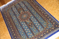 クムシルク手織りペルシャ絨毯ブルー色玄関マット401481