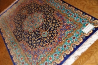 クムシルク手織りペルシャ絨毯ブルー色玄関マット75139