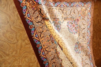 クムシルク手織りペルシャ絨毯玄関マット248426、