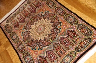 高級手織りペルシャ絨毯クムシルクの珍しいデザイン玄関マット60029