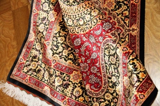 伝統的なペルシャ絨毯ラグシルクメダリオンの赤い色75163