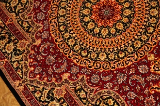 伝統的なペルシャ絨毯ラグシルクメダリオンの赤い色75163