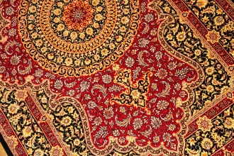 伝統的なペルシャ絨毯ラグシルクメダリオンの赤い色75163