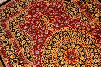 伝統的なペルシャ絨毯ラグシルクメダリオンの赤い色75163