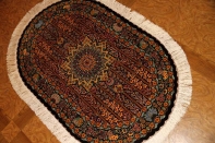 楕円形シルク手織りペルシャ絨毯、クム産モハラマトデザイン60031