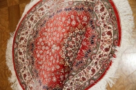 楕円形手織りペルシャ絨毯、クムシルクメダリオン60034