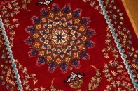 赤いペルシャ絨毯の玄関マットマンションサイズクムシルク60036