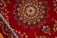 赤いペルシャ絨毯の玄関マットマンションサイズクムシルク60036