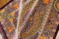 最高級手織りセンターラグ、クムシルクのペルシャ絨毯60022