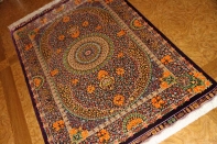 最高級手織りセンターラグ、クムシルクのペルシャ絨毯60022