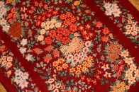 赤い花の絨毯手織りクムペルシャ50025