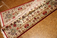 赤いバラの花じゅうたんペルシャシルクの玄関サイズ56086