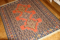 高級ペルシャキリムのセネ産地センターラグ84000