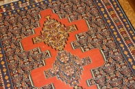 高級ペルシャキリムのセネ産地センターラグ84000