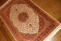 イラン製ペルシャ絨毯クムシルクのセンターラグ60026