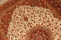 イラン製ペルシャ絨毯クムシルクのセンターラグ60026