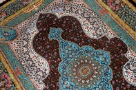 シルクのペルシャラグ高品質手織りイラン製絨毯60008