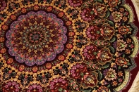 丸いシルクの手織りペルシャ絨毯クム赤い色34647