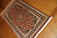 代表的なペルシャ絨毯の模様と色合いクムシルク56085