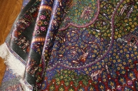 手織りペルシャ絨毯クムシルク有名工房ソファー前60015