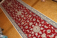 細長い廊下敷きナイン手織りペルシャ絨毯赤55422